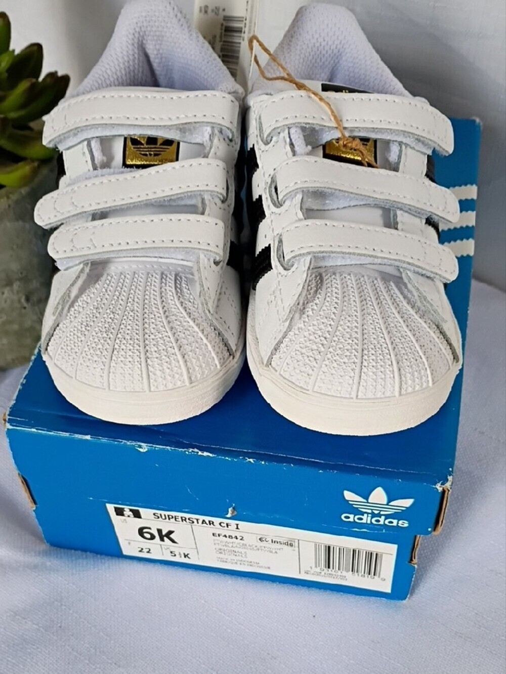 Adidas White and Black Kids Superstar Velcro Sneakers Size 6K - Picture 6 of 8